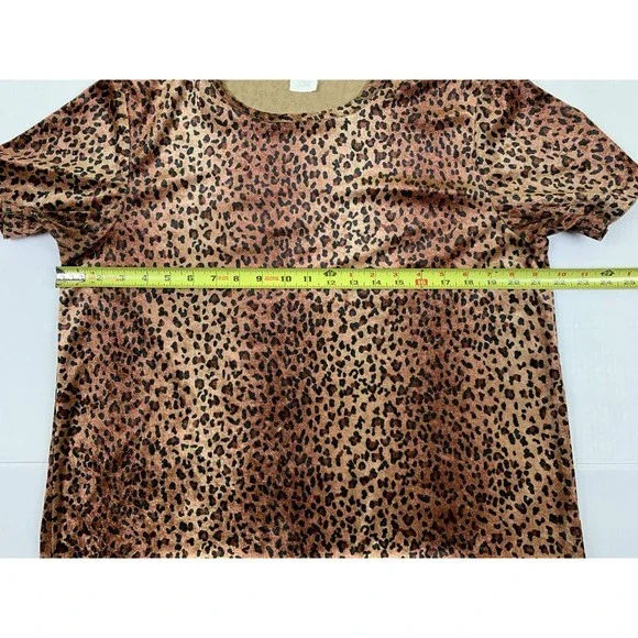 Fashion Formulas Woman’s L Large Velvet TShirt Blouse Short Sleeve Animal Print - Picture 7 of 8